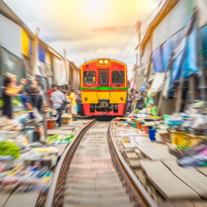 Mercado Ferroviário de Maeklong